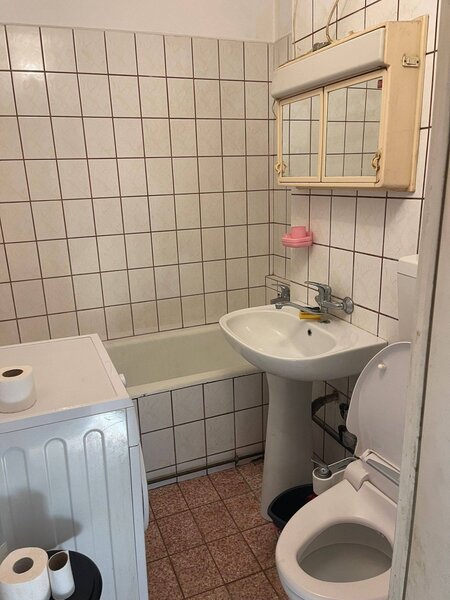 Piata Victoriei, apartament 3 camere 67 mp, etaj 1/8, aproape de metrou.