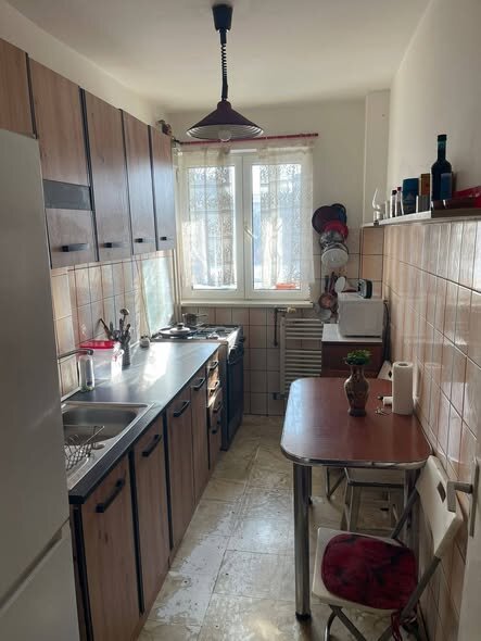 Piata Victoriei, apartament 3 camere 67 mp, etaj 1/8, aproape de metrou.